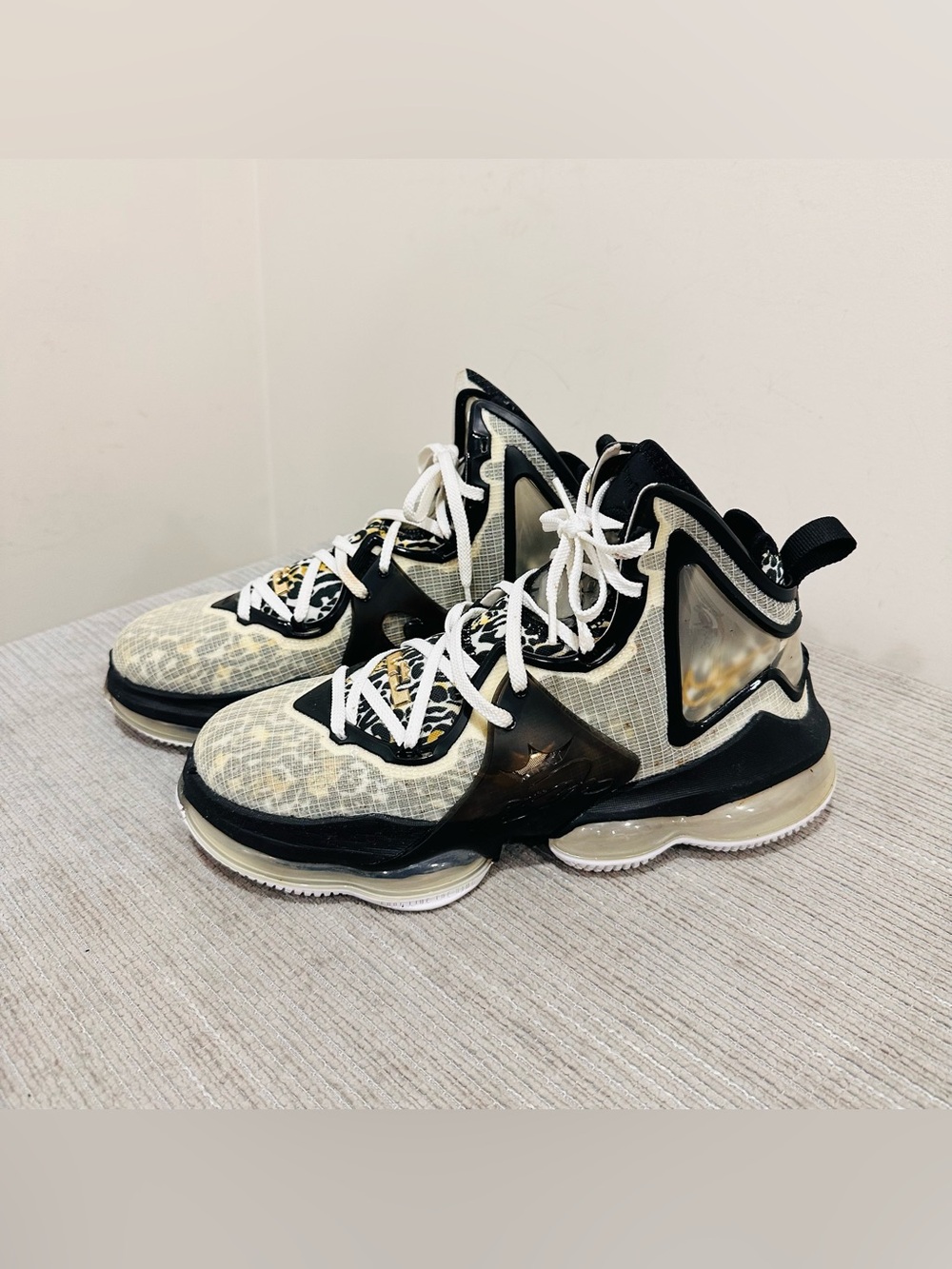 Nike LeBron 19 Royalty Leopard White Gold Black CZ0203-100 Men's Size 8.5